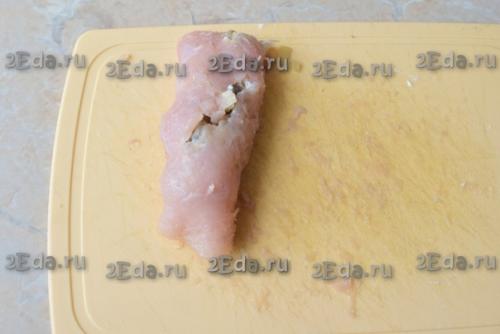 Куриные рулетики в беконе с грибами в духовке. 03