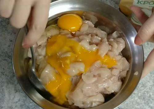 Котлеты из куриной грудки рубленные с майонезом с сыром. Простой рецепт рубленных котлет из куриной грудки с майонезом и крахмалом