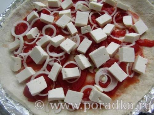 Пицца с солеными помидорами. Пицца с маринованными помидорами и брынзой в домашних условиях