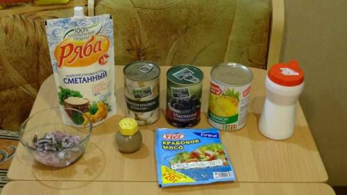 Рецепт салат Клеопатра с курицей и крабовыми палочками. Салат Клеопатра с крабовыми палочками