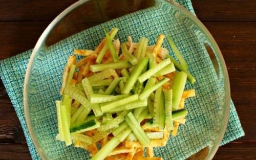 Яичные блинчики без крахмала для салата рецепт. Сырный салат из блинчиков.