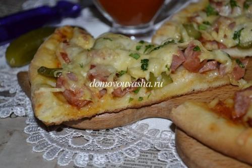 Начинка для пиццы с колбасой и солеными огурцами. Пицца с солеными огурцами и колбасой