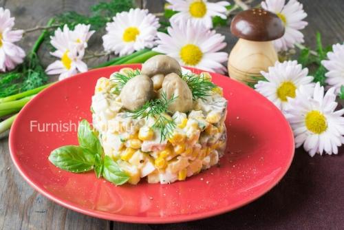 Салат с куриной грудкой и грибами и кукурузой. Салат с куриной грудкой, маринованными грибами и кукурузой