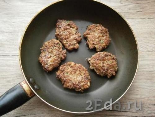 Печеночники из свиной печени с манкой рецепт. Котлеты из свиной печени с манкой