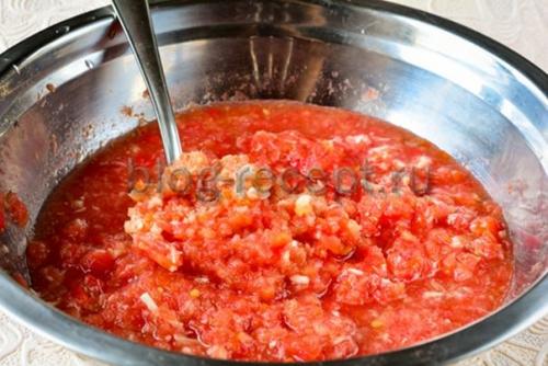 Хреновая закуска из помидор с хреном и чесноком на зиму вареная. Ингредиенты: