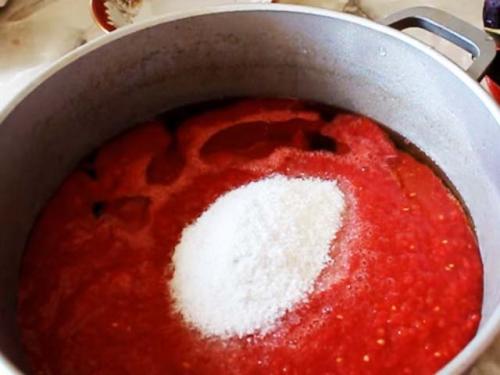 Салат из баклажанов в томате с чесноком на зиму. Баклажаны в томате с красным острым перцем и чесноком