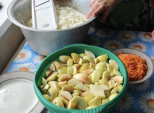 Как быстро сделать квашеную капусту в банке. Вкусная квашеная капуста быстрого приготовления
