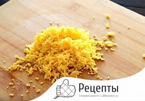 Рецепт салата курица с черносливом и грецкими орехами с сыром. Способ приготовления