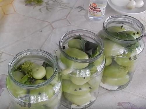 Зеленые помидоры на зиму пальчики оближешь. Простой рецепт зелёных помидор в банках на зиму без стерилизации