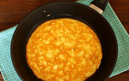 Яичные блинчики без крахмала для салата рецепт. Сырный салат из блинчиков.