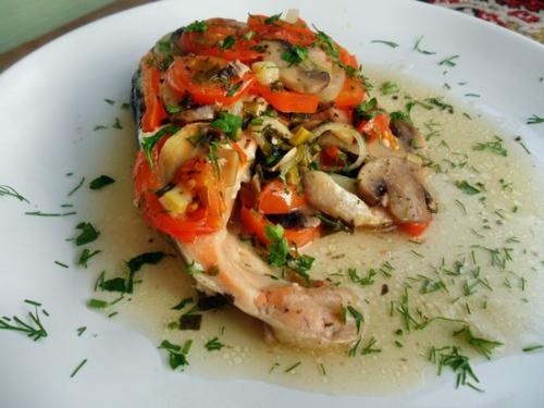 Карп кусочками с овощами запеченный в духовке. Рецепт карпа в духовке с овощами: как приготовить рыбу целиком или порционно?