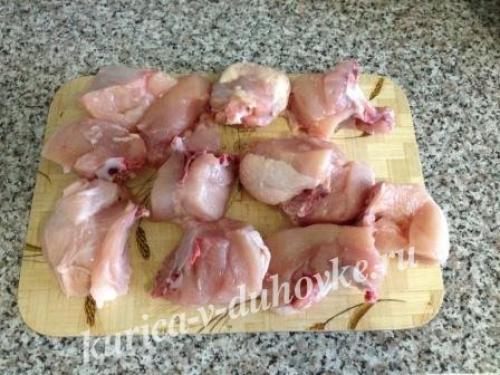 Курица кусочками в духовке с чесноком и майонезом рецепт. Курица в духовке с майонезом и чесноком