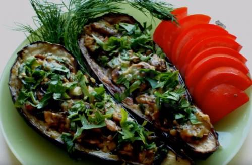 Лодочки из баклажанов с фаршем и сыром. Запеченные лодочки из баклажанов фаршированные шампиньонами и сыром
