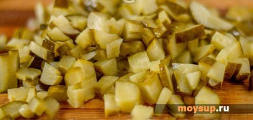 Салат с курицей и черносливом и грецкими орехами сыром огурцом. Салат "Нежность" с курицей и черносливом