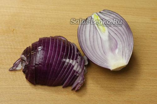 Как замариновать лук в уксусе для салата. Маринованный лук для салата в уксусе