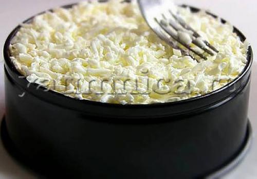 Слоеный салат с крабовыми палочками и ветчиной – пошаговый рецепт с фото