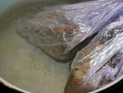 Как в пакете варить сало в луковой шелухе. Сообщества › Вкусно жрать › Блог › Сало по-пражски (сало вареное в пакете)