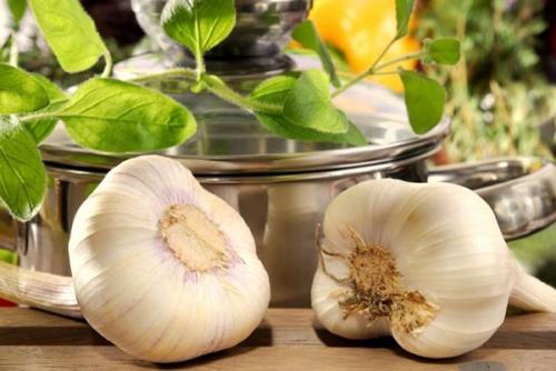 Маринованный чеснок рецепт, как на рынке со свеклой. Маринованный розовый чеснок со свеклой