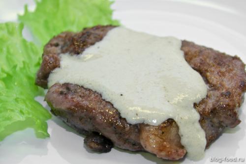 Отбивные из говядины с подливкой. Отбивные из говяжьей вырезки