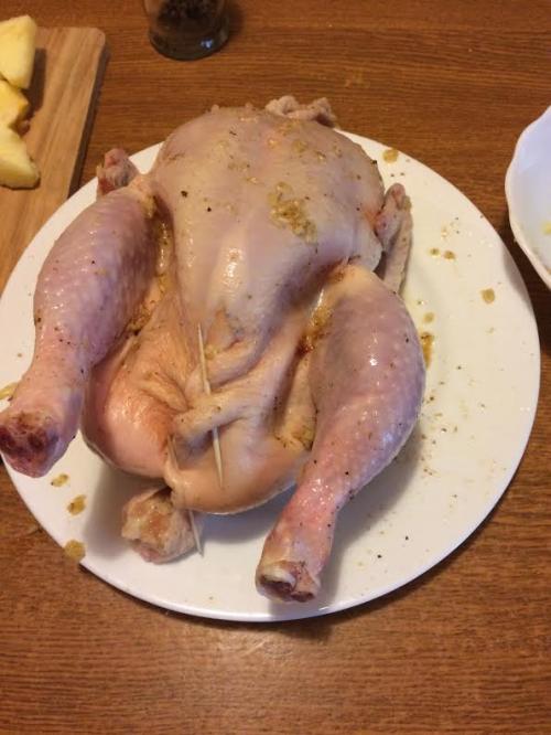 Курица в духовке с лимоном и яблоками. Курица, запеченная с яблоками в духовке