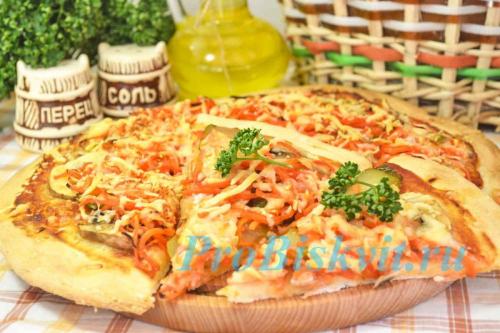 Пицца с солеными огурцами и грибами. Необходимые ингредиенты