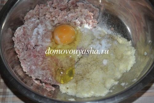 Котлеты из свиного и говяжьего фарша сочные рецепт и манной крупы. Котлеты из свиного фарша с манкой сочные и вкусные