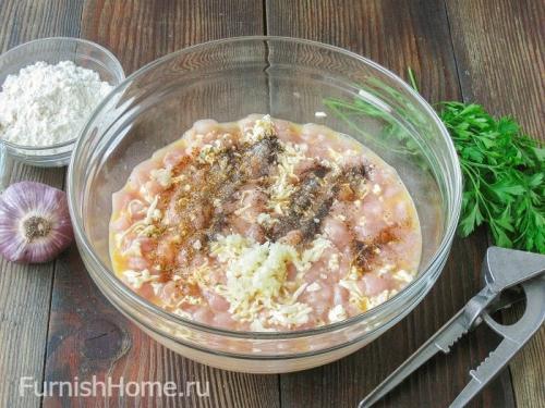 Рубленые куриные котлеты с плавленым сыром. Куриные котлеты с плавленым сыром и зеленью