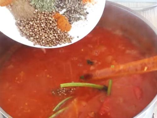 Кетчуп на зиму из желтых помидор на зиму рецепты. Кетчуп из помидоров и базилика на зиму — рецепт «Пальчики оближешь»