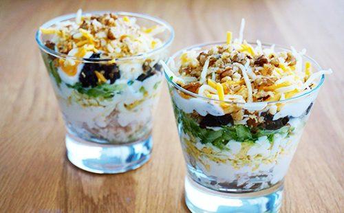 Салат с виноградом грецким орехом и курицей и черносливом. Готовим салат с курицей, черносливом и грецкими орехами