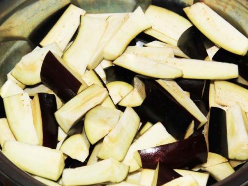 Салат из баклажанов в томате с чесноком на зиму. Баклажаны в томате с красным острым перцем и чесноком