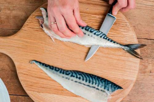 Как засолить скумбрию в домашних условиях вкусно в рассоле и быстро. Рецепт 1: как посолить скумбрию в рассоле (пошаговые фото)