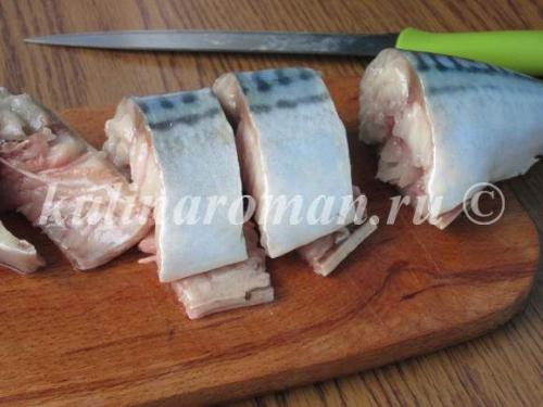 Скумбрия пряного посола в рассоле в домашних условиях очень вкусная. Ингредиенты: