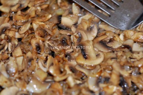 Салат из копченой куриной грудки с ананасом и грибами. Салат с копченой грудкой и ананасами