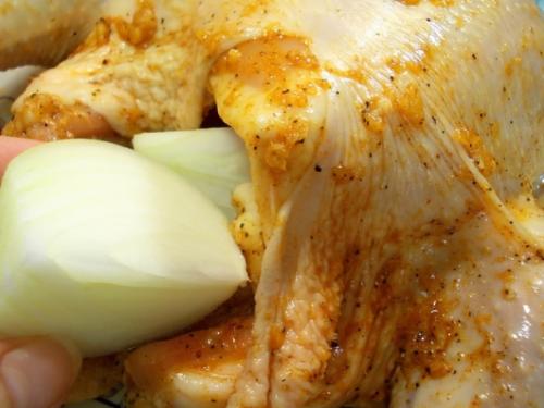Как приготовить курицу в духовке целиком в рукаве с яблоками. Курица с яблоками в духовке