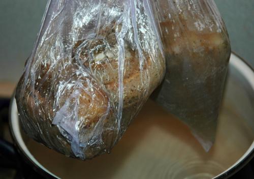 Как в пакете варить сало в луковой шелухе. Сообщества › Вкусно жрать › Блог › Сало по-пражски (сало вареное в пакете)