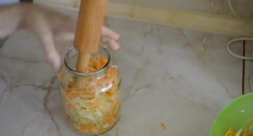 Как правильно сделать квашеную капусту в банке. Очень вкусная квашеная капуста в 3 литровых банках на зиму