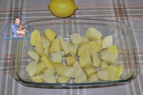 Карп в духовке с картошкой и луком. Карп запеченный в духовке с картошкой. Рецепт с фото кусочками