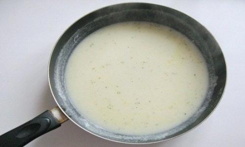 Ленивые голубцы в сметане на сковороде. Ленивые голубцы в белом соусе