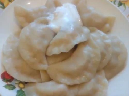 Вареники с фаршем и квашеной капустой. Как приготовить вареники с квашеной капустой и салом?