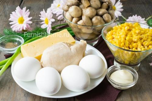 Салат с куриной грудкой и грибами и кукурузой. Салат с куриной грудкой, маринованными грибами и кукурузой