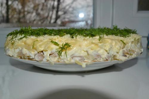 Салат из куриной грудки и маринованных грибов. Нежный салат с куриной грудкой и маринованными грибами