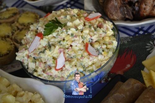 Крабовый салат с кукурузой и огурцом без риса — рецепт