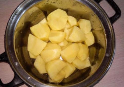 Картофельное пюре с молоком и луком. Ингредиенты для картофельного пюре с молоком