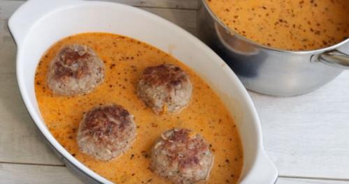 Тефтели в сметанном соусе — готовим по нашим рецептам