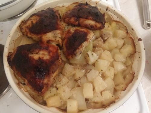 Курица с ананасами и картофелем в духовке. WayDownWeGo › Блог › Ароматная курица с ананасами и картошкой =)