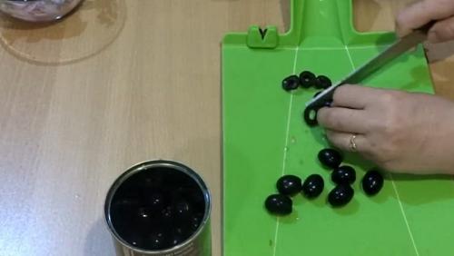 Рецепт салат Клеопатра с курицей и крабовыми палочками. Салат Клеопатра с крабовыми палочками