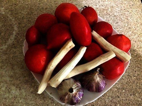 Хреновая закуска из помидор с хреном и чесноком на зиму. Помидоры с хреном и чесноком