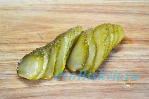 Пицца с солеными огурцами и грибами. Необходимые ингредиенты