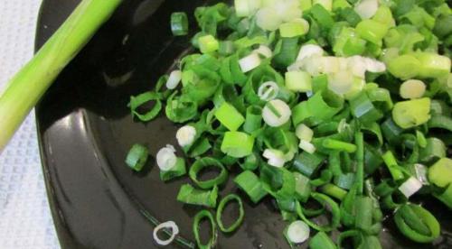 Яичные блинчики для роллов. Роллы из яичных блинчиков с курицей и салатом