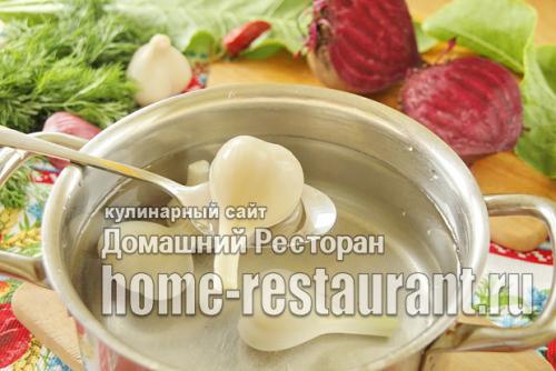 Маринованный чеснок целыми головками со свеклой рецепт на зиму. Маринованный чеснок со свеклой целыми головками